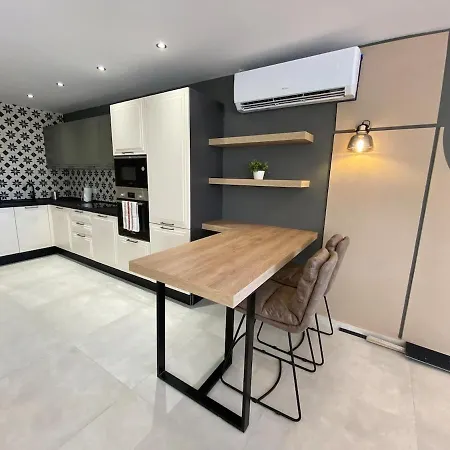 - 2 Bedrooms Near The Sea! Daire