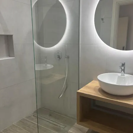 - 2 Bedrooms Near The Sea! דירה