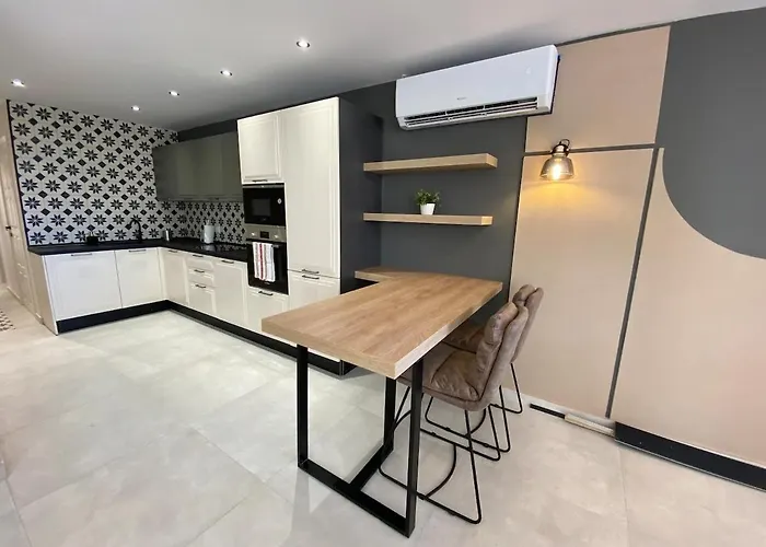 - 2 Bedrooms Near The Sea! 아파트