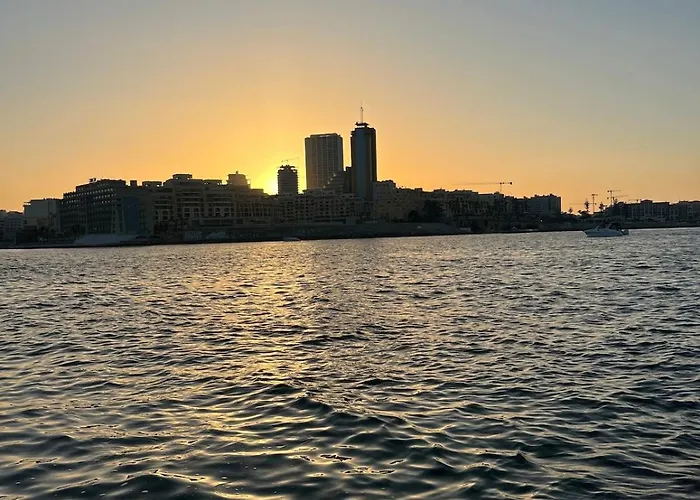 - 2 Bedrooms Near The Sea!