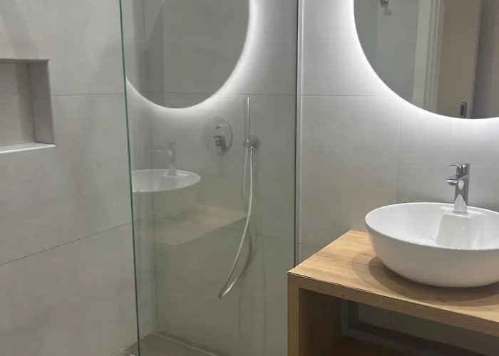 - 2 Bedrooms Near The Sea! 아파트